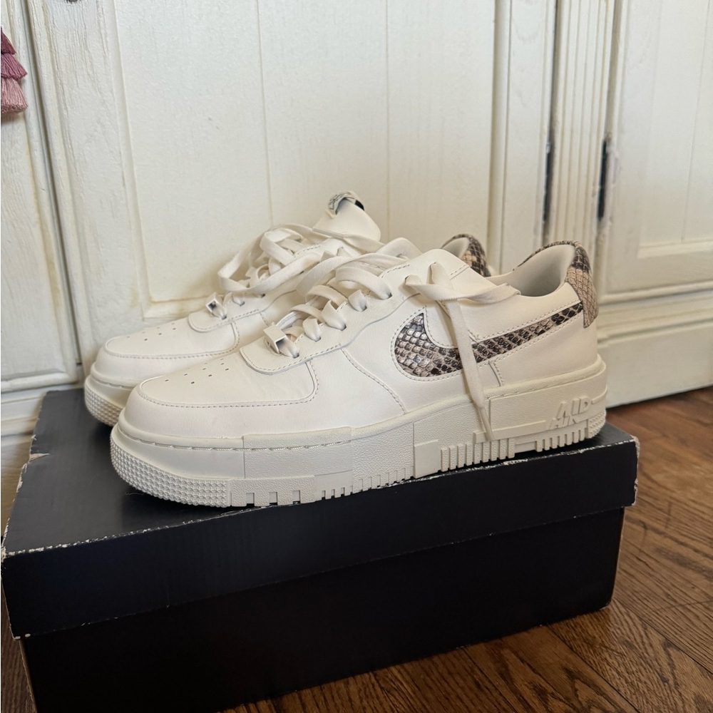 Women Nike Air Force One Low Pixel Se Sail Desert Sand CV8481-101 Size 10
